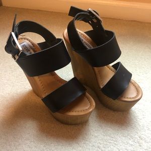Steve Madden size 5 Baasil platform wooden black